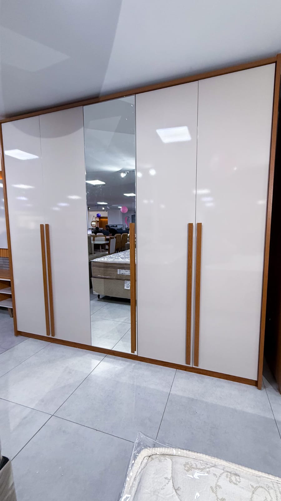 Roupeiro Gelly — foto 1